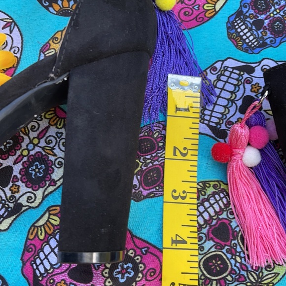 🌺 BETSEY JOHNSON w/COLORFUL Tassel Sandals Sz 9.5 - Picture 9 of 10